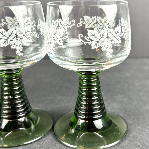 Vintage Green Beehive Stemmed Roemer Etched Grape Cordial 4 Oz Glasses. Set Of 4 - Picture 2 of 13